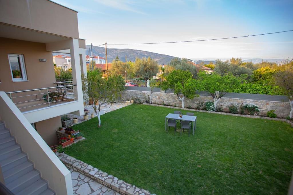 Fou'S Luxury Apartment Nafpaktos Exterior foto